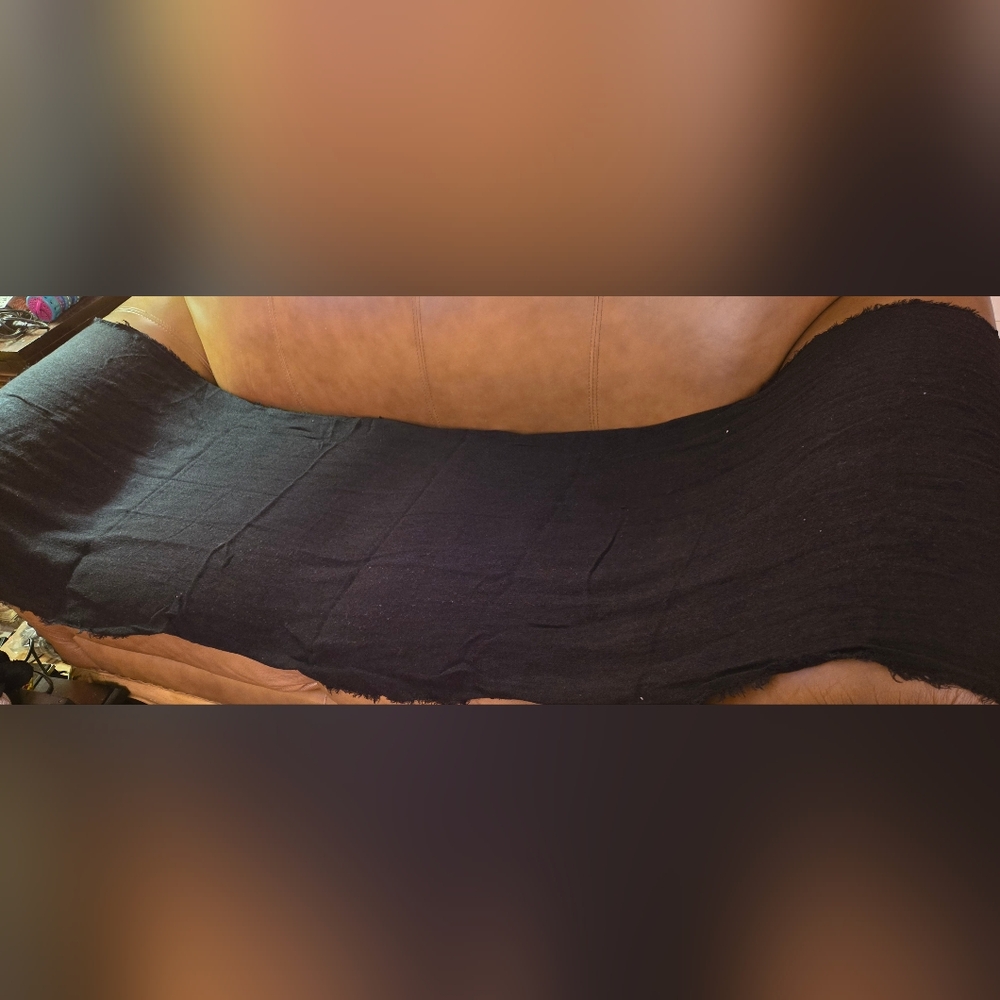 🦚 Black Women's shawl